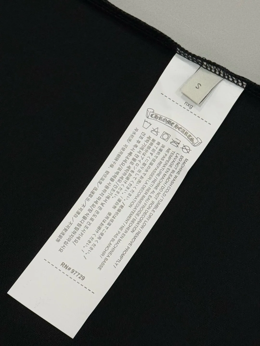 🅿️190 [High quality] Chrome hearts ss25 new first release latest short-sleeved round neck t-shirt, high-end customization, avant-garde and fashionable design! The brand logo is applied to the front and back cuffs using 100,000 needle embroidery techniques. High-end customized 280g fabric. Soft to the touch. Comfortable to wear. Exquisite stitching. Fine workmanship. The upper body effect is incomparably handsome! Same style for men and women, color: white, black size: S to xL